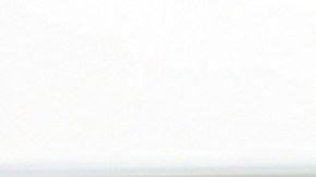 Cuando la sal entra en contacto con el agua del inodoro, contribuye a ablandar los residuos adheridos y a reducir la acumulación de sarro.