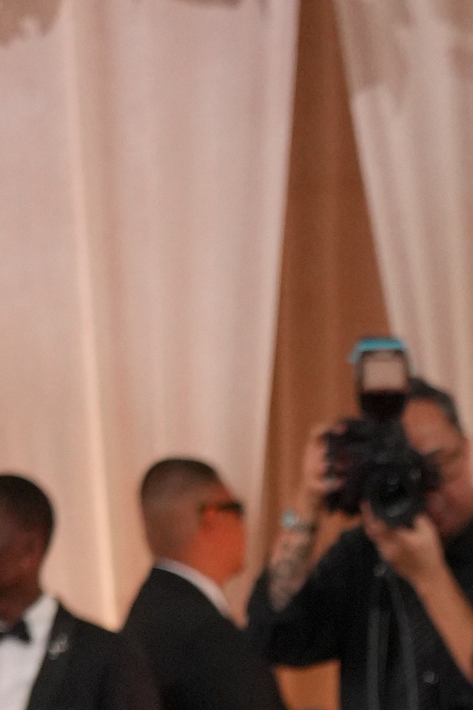 Selena Gómez y Benny Blanco en la alfombra roja de los Golden Globes 2026.