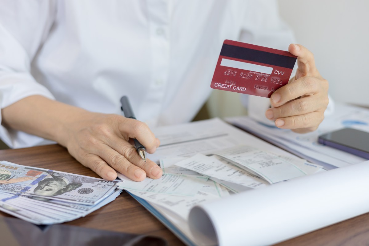 Qué pasa realmente si te atrasas un pago de tu tarjeta en 2026