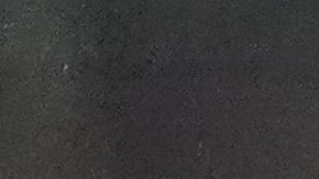 El presidente Donald Trump saluda antes del inicio del partido por el campeonato nacional de fútbol americano universitario.