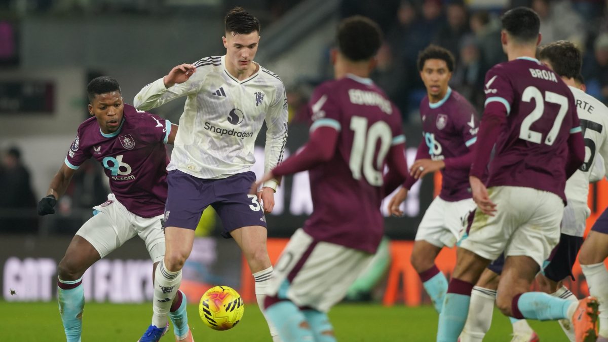 Manchester United no levanta cabeza: empate 2-2 ante Burnley tras la salida de Amorim
