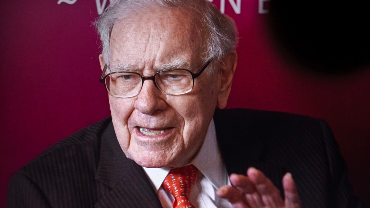 El multimillonario Warren Buffett dice que pagar tus tarjetas es mejor que cualquier inversión