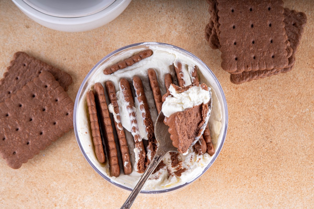 Cheesecake de 2 ingredientes: el postre fit que transforma el yogur en una delicia gourmet