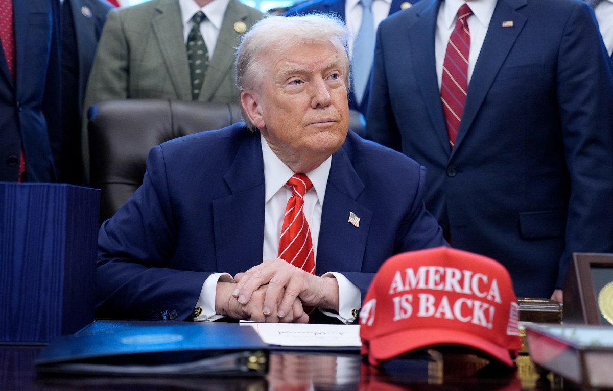 Trump insiste en que el gobierno federal supervise las elecciones de medio término