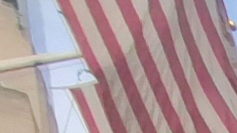 El ecuatoriano Mario Alvarez fue uno de los miles de feligreses que celebró en las afueras de la catedral de San Patricio la inauguración del nuevo líder católico.