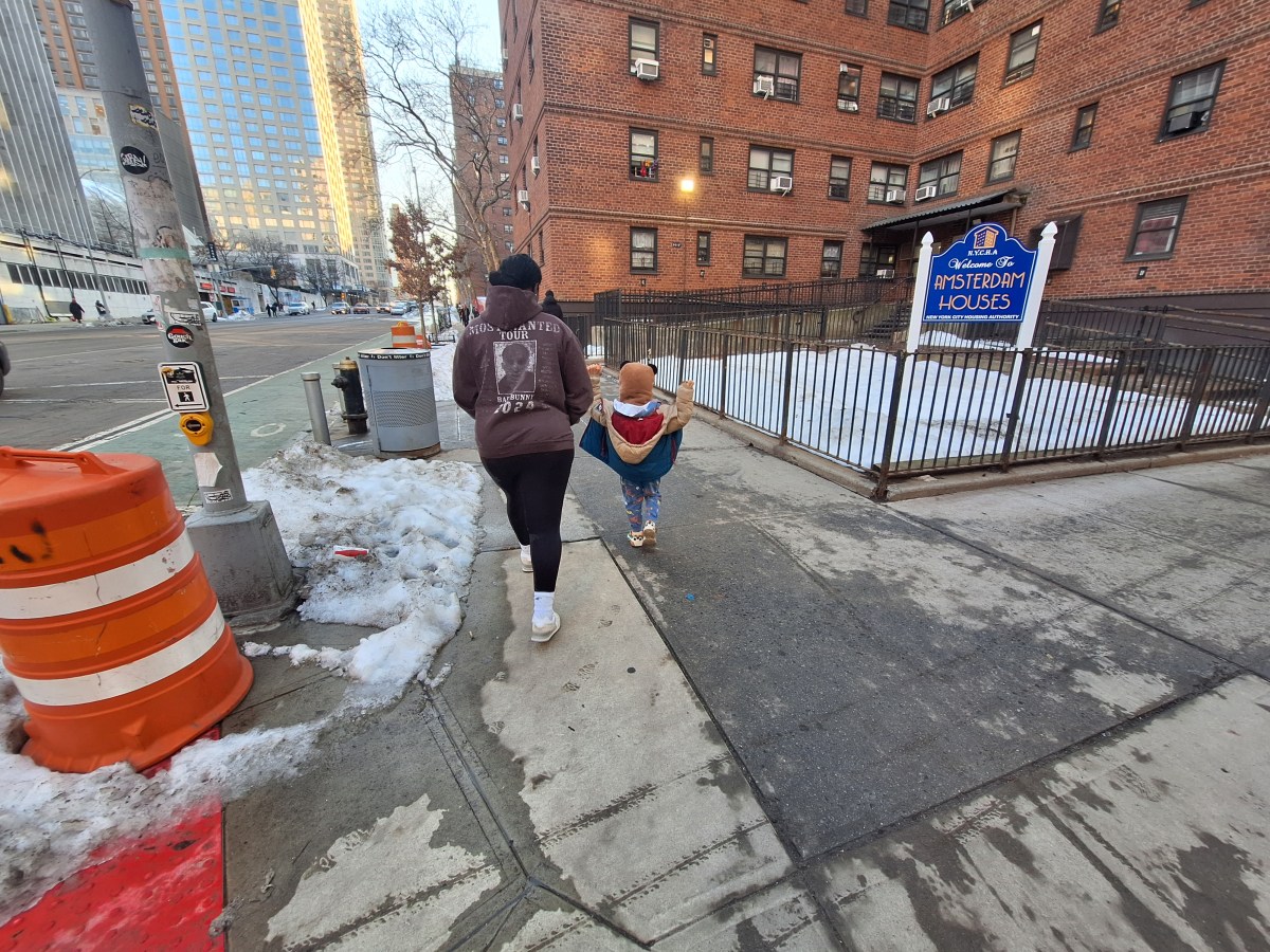 NYC sería la más devastada si aprueban regla que establece que solo estadounidenses pueden ocupar viviendas públicas