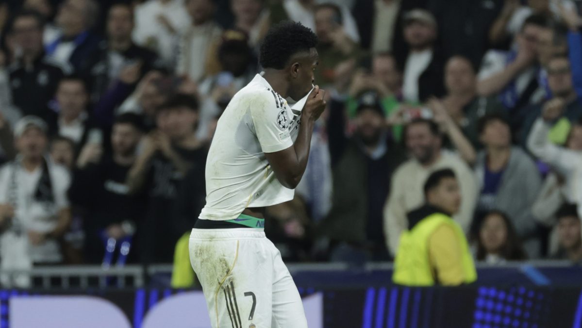 Vinicius bailó ante Benfica y Real Madrid avanzó a octavos de Champions League