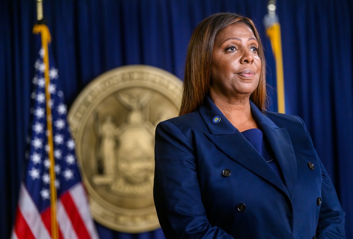 Fiscalía de Nueva York lanza mensaje clave a inmigrantes: no sientan temor de denunciar fraudes