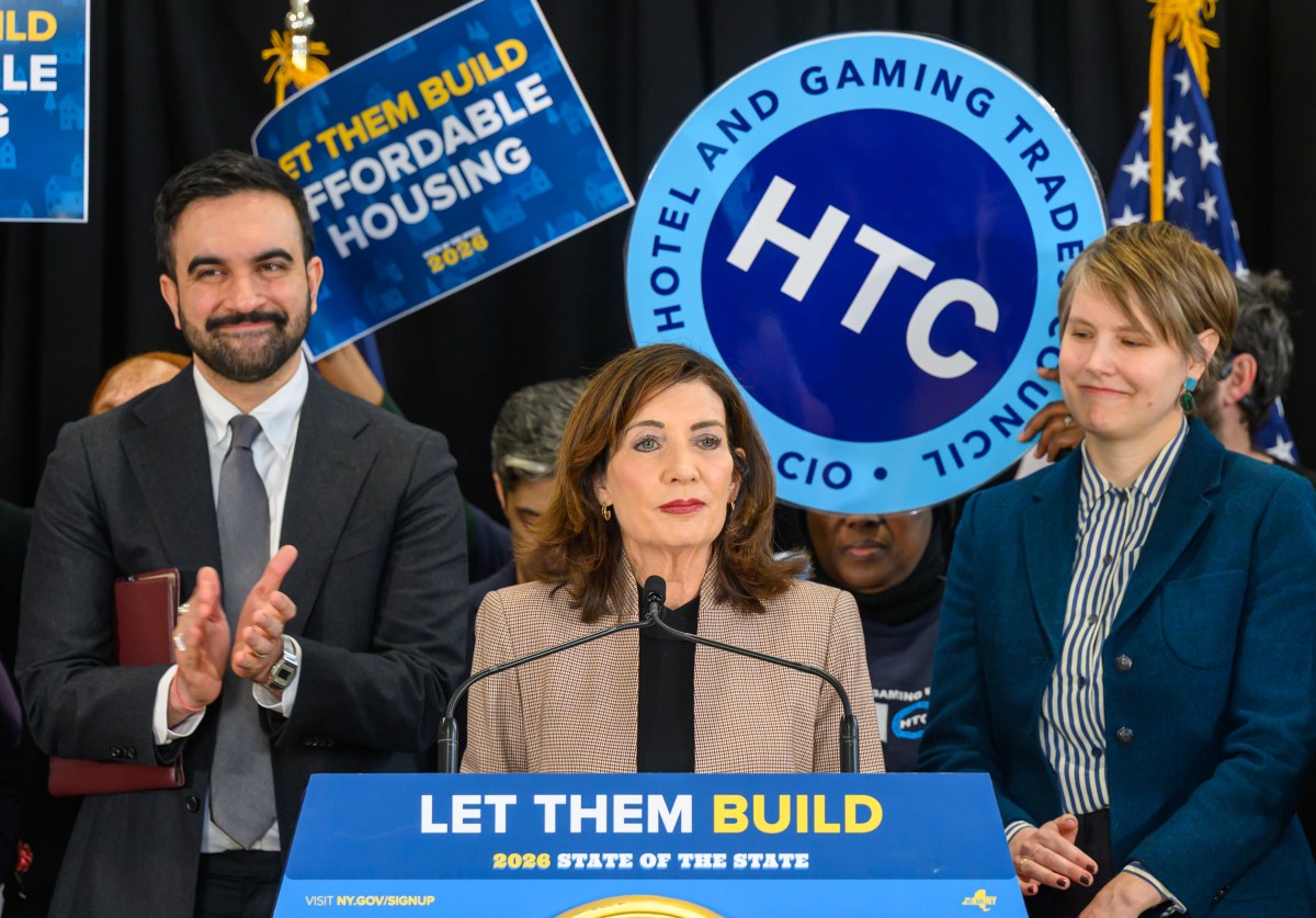 Gobernadora Hochul impulsa reformas de vivienda para acelerar construcciones nuevas