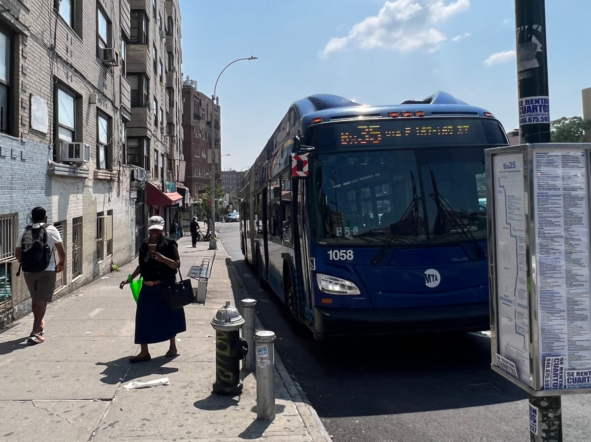Reviven proyectos para construir nuevos carriles de autobuses y bicicletas en El Bronx y Brooklyn