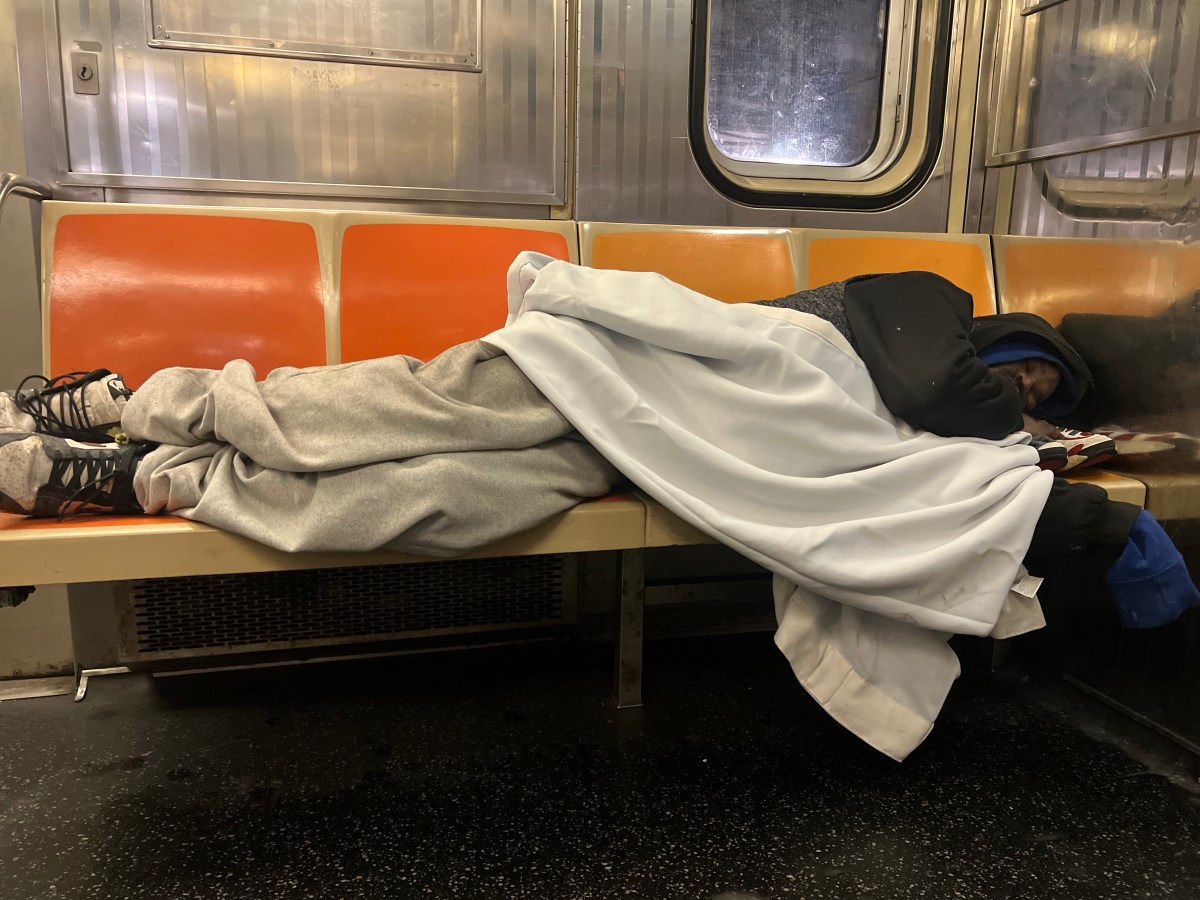 Mamdani confirma 16 muertes en NYC por frío intenso y arrecia plan de ayuda a desamparados