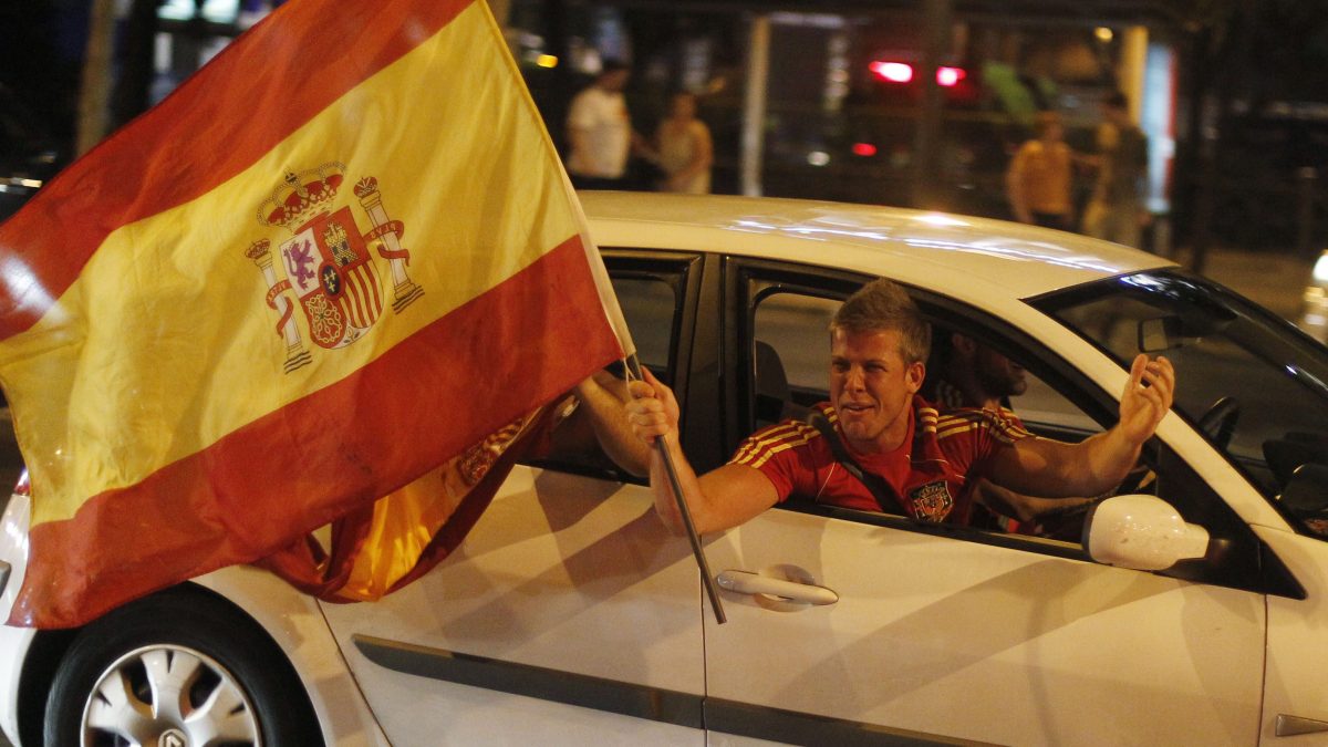Polémica en España por propuesta para eliminar campos de fútbol en las escuelas