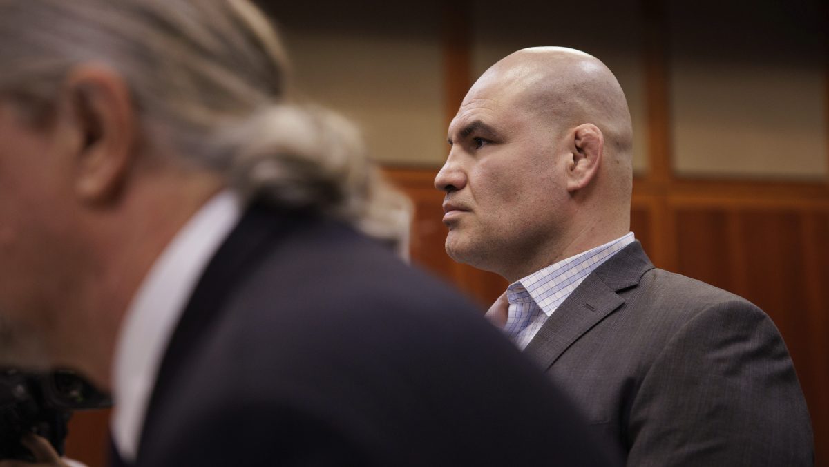 Excampeón de la UFC Caín Velásquez sale en libertad condicional en California