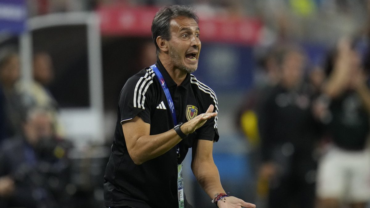 Fernando Batista llegará el lunes a Costa Rica para firmar como nuevo DT de la selección de fútbol