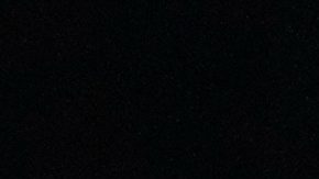 El presidente de la FIFA, Gianni Infantino, a la derecha, hace un gesto mientras la presidenta mexicana, Claudia Sheinbaum, a la izquierda, camina hacia el escenario durante el sorteo de la Copa Mundial de fútbol de 2026 en el Kennedy Center, el viernes 5 de diciembre de 2025, en Washington.