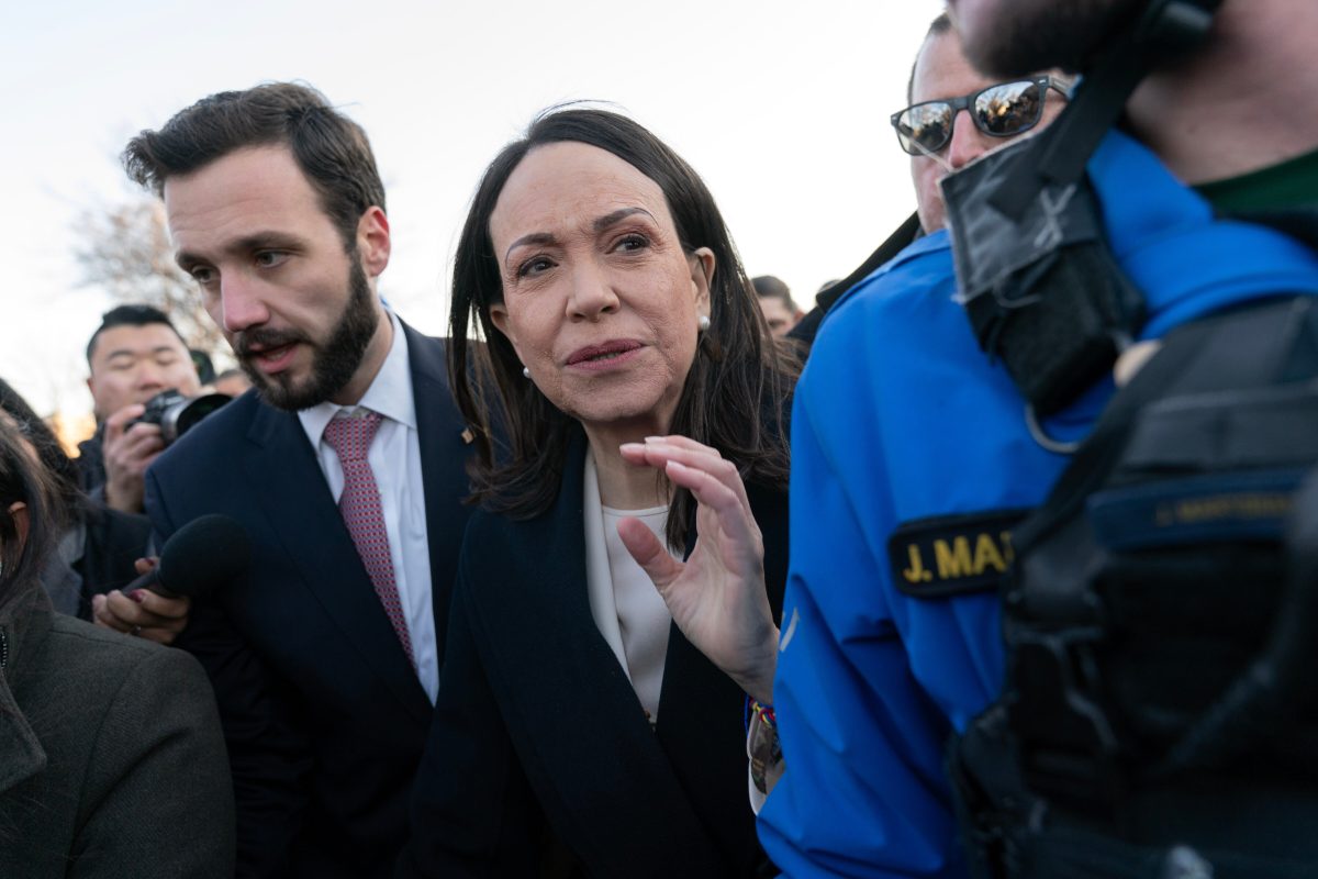 Trump sugiere que se junte a la oposición venezolana y al chavismo para la transición en Venezuela