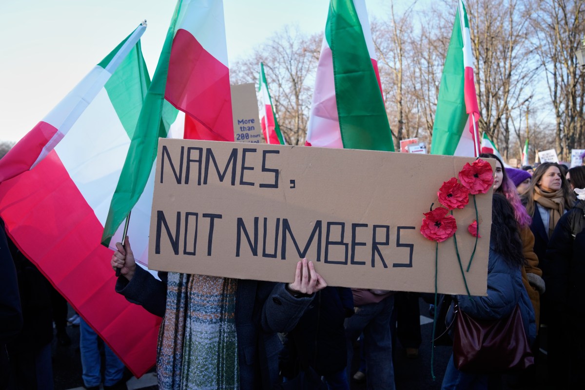 Detienen en Irán a cuatro políticos reformistas por críticas contra represión de protestas