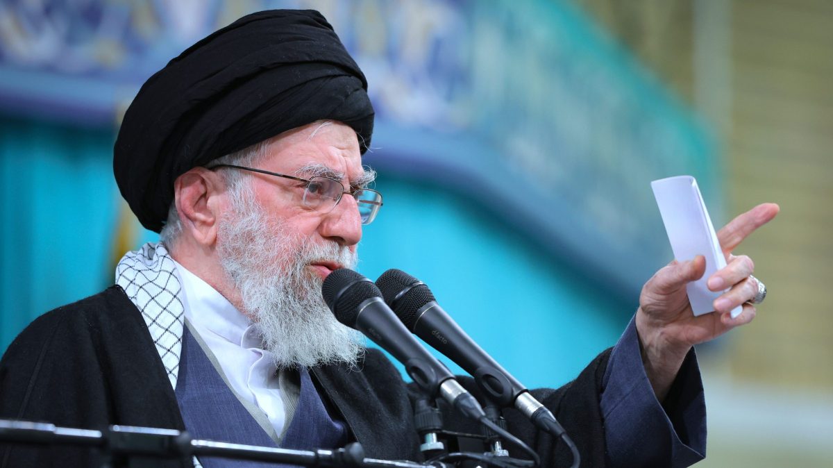 Jameneí cierra la puerta a negociar sus misiles con Estados Unidos