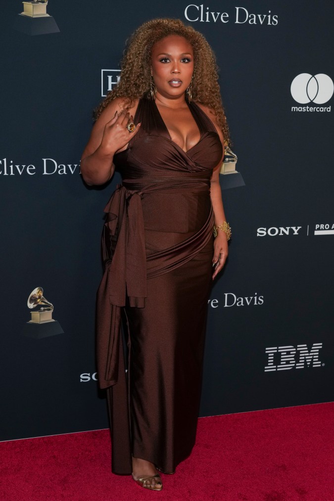 Lizzo en la alfombra roja de los premios Grammy 2026.