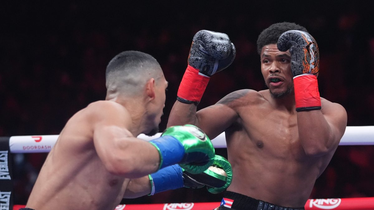 Stevenson supera con claridad a Teófimo López y suma un nuevo título mundial