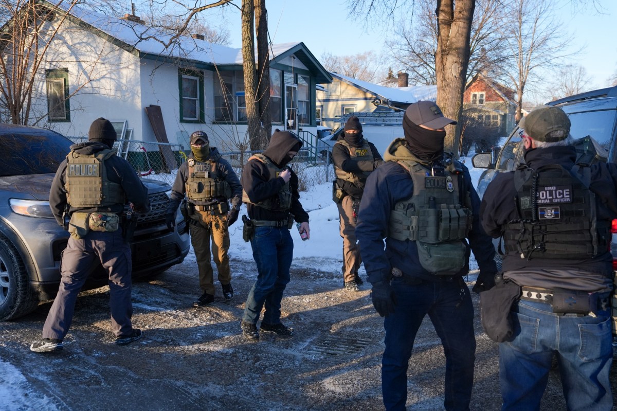 Los cambios radicales de Trump en inmigración: persecución y bloqueo legal (podcast)