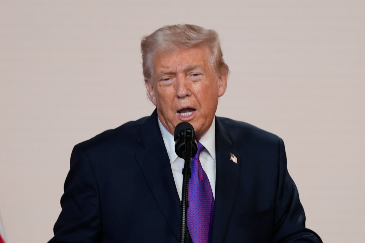 Trump dice que Irán “quiere” un acuerdo nuclear mientras EE.UU. despliega flotilla