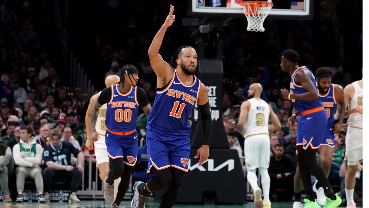 Knicks aplastan a Celtics en Boston y recuperan el segundo lugar del Este en la NBA