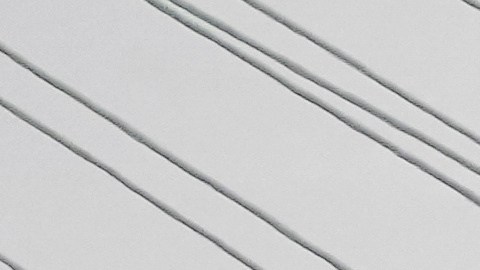 El río Saginaw pasa por la construcción del Puente Internacional Gordie Howe, que conecta Windsor, Ontario, con el río Detroit, el 25 de octubre de 2023.