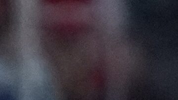 El canadiense Tom Wilson (43) y el francés Pierre Crinon, en el centro, pelean en el tercer período durante un partido de la ronda preliminar de hockey sobre hielo masculino entre Canadá y Francia en los Juegos Olímpicos de Invierno de 2026, en Milán, Italia, el domingo 15 de febrero de 2026.