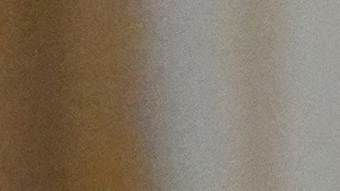 Allyson Phillips, madre de Laken Riley, recibe el abrazo del presidente Donald Trump durante un evento para proclamar el "Día de la Familia Ángel" en la Sala Este de la Casa Blanca, el lunes 23 de febrero de 2026, en Washington.