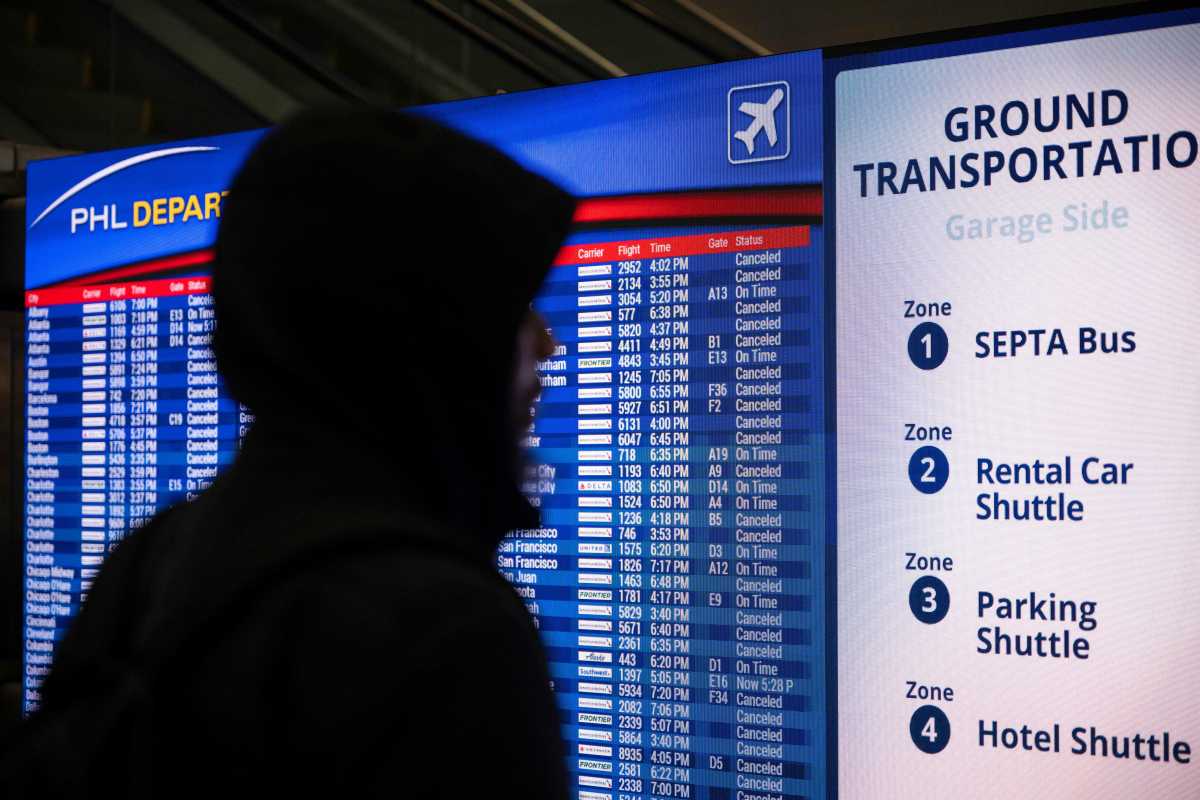 Tras la tormenta invernal, aerolíneas reactivan operaciones gradualmente