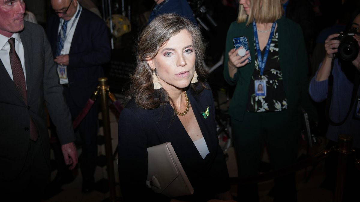 Republicana Nancy Mace rompe filas y se une a los demócratas en la protesta por caso Epstein