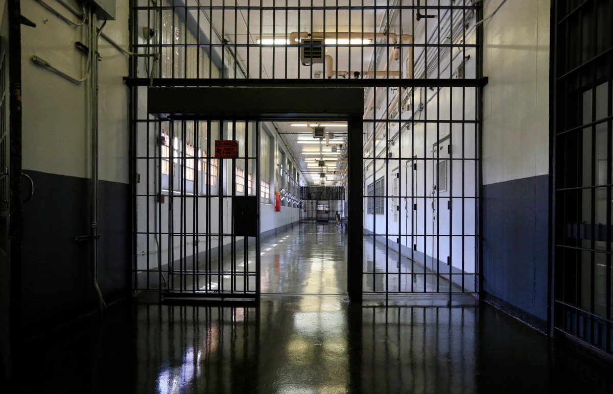 Anulan condena por doble asesinato de hombre de Queens tras estar 33 años en prisión