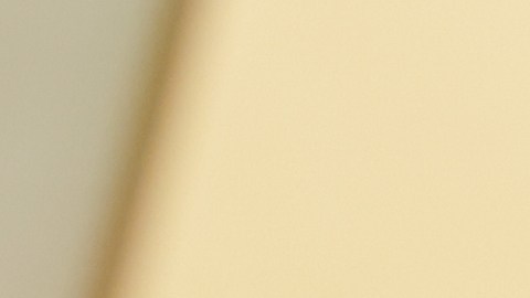 Aaron Paul sigue intentando vender la propiedad luego de anunciar su mudanza a Francia.