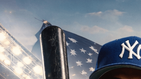 Montaje deportivo con atletas latinos compitiendo en béisbol, fútbol, fútbol americano y baloncesto en Estados Unidos