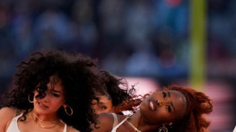 El equipo del local convirtió sus utensilios de cocina en una tarima improvisada que conquistó a los usuarios