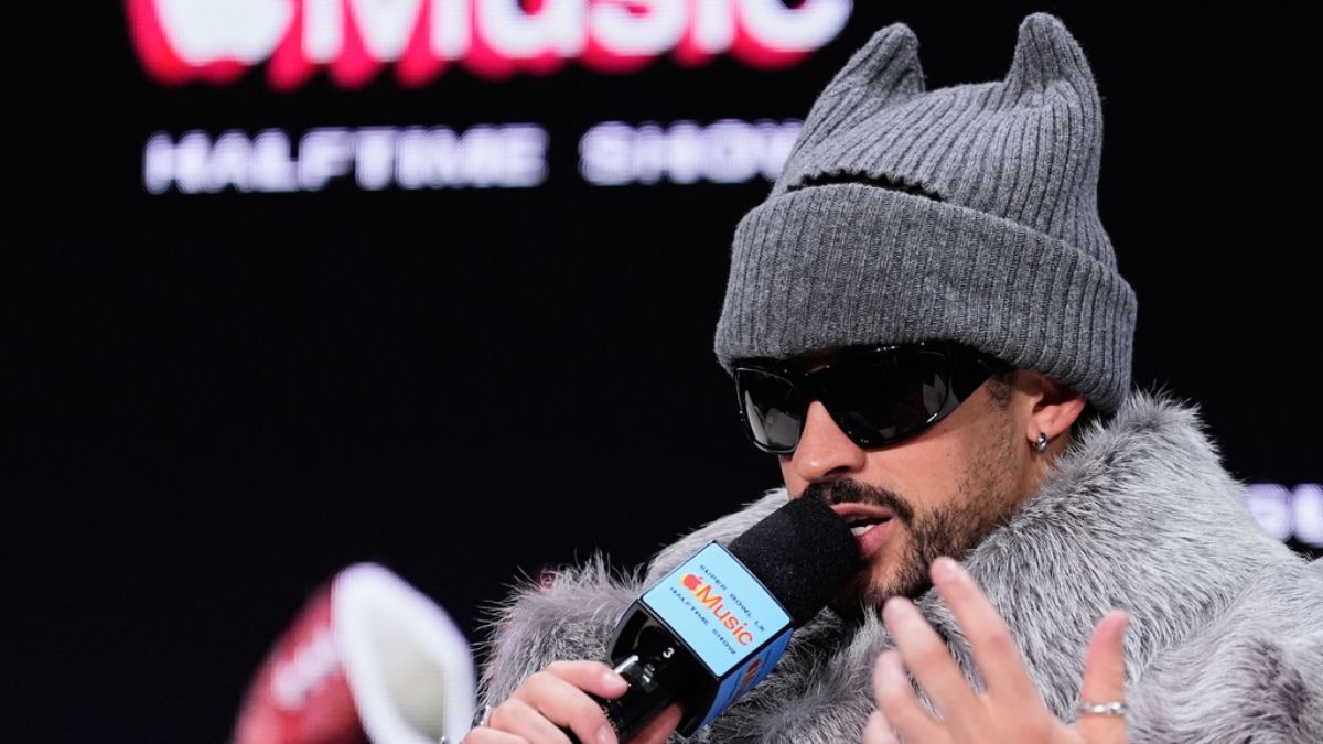 Bad Bunny promete poner a bailar al mundo en el Super Bowl