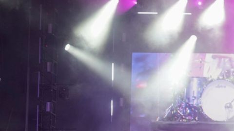 La jornada avanzó entre humor, electrónica británica y ritmos caribeños que animaron a la Quinta Vergara