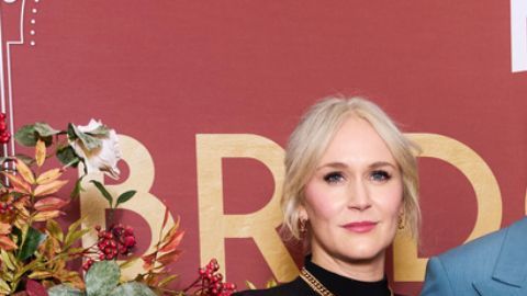 El homenaje aparece antes de los créditos finales y resalta su aporte creativo y técnico