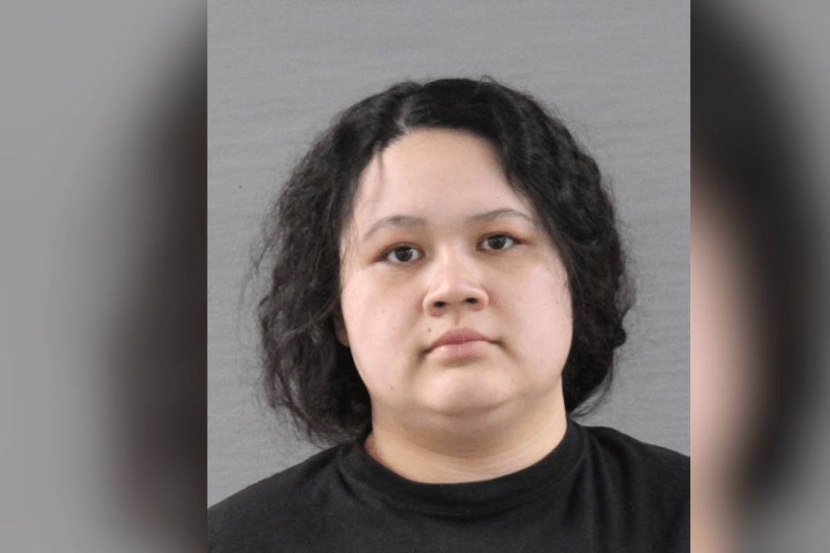 Mujer en Texas acusada de fingir residencia legal para trabajar en hotel