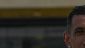 Ángel Di María apoya a Andy Borregales.