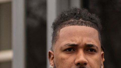 Luis Ortiz y Emmanuel Clase saliendo de la corte federal de Brooklyn.