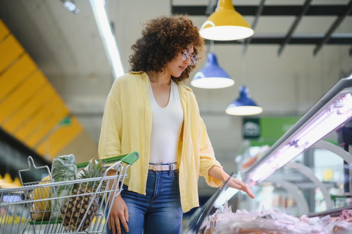 El simple acto que debes hacer en el supermercado para evitarte enfermedades