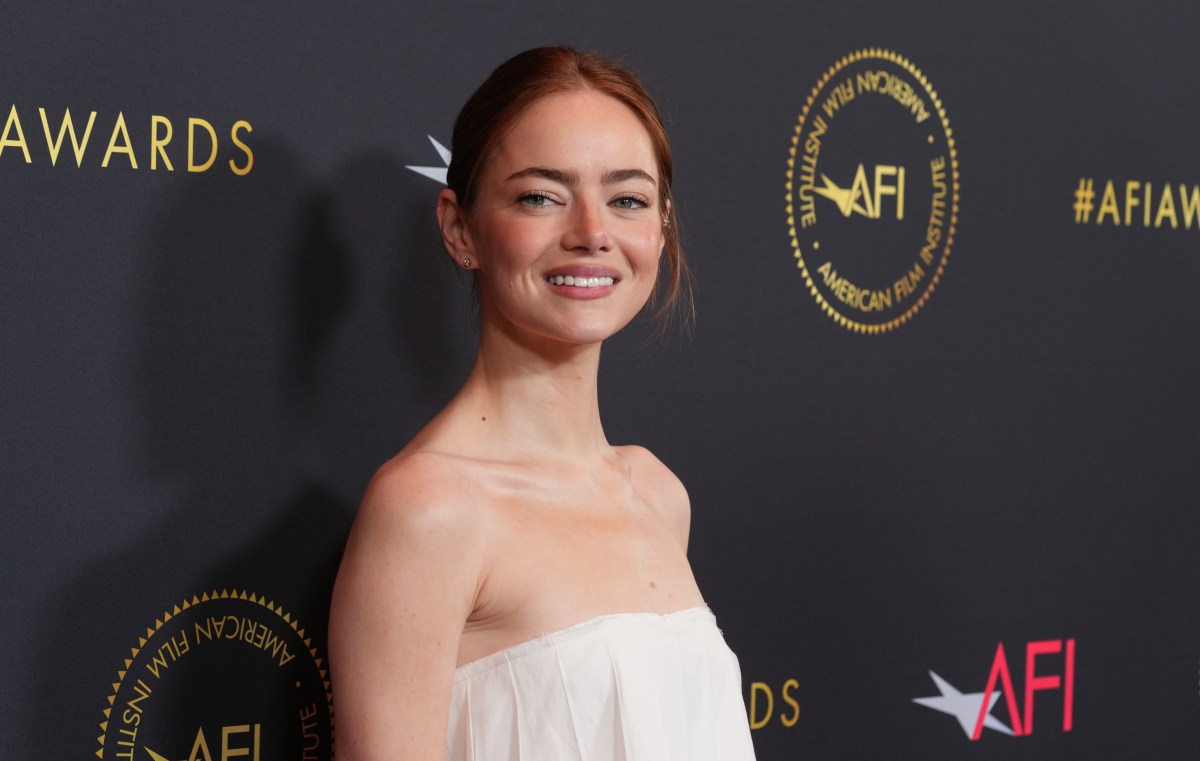 Emma Stone está “muy emocionada” por ver a Bad Bunny en el Super Bowl LX