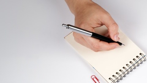 En un entorno económico complicado, acumular deudas pequeñas puede generar presión financiera significativa.