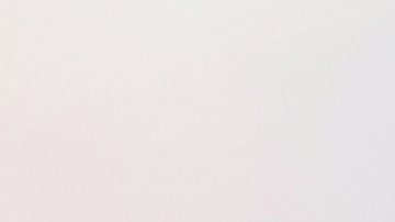 Frank Reich, abandona el campo tras un partido de fútbol americano universitario.