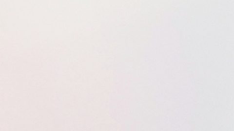 Frank Reich, abandona el campo tras un partido de fútbol americano universitario.