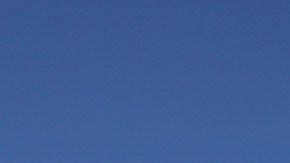 "Fuera ICE": activistas repartieron toallas en el Super Bowl contra redadas migratorias