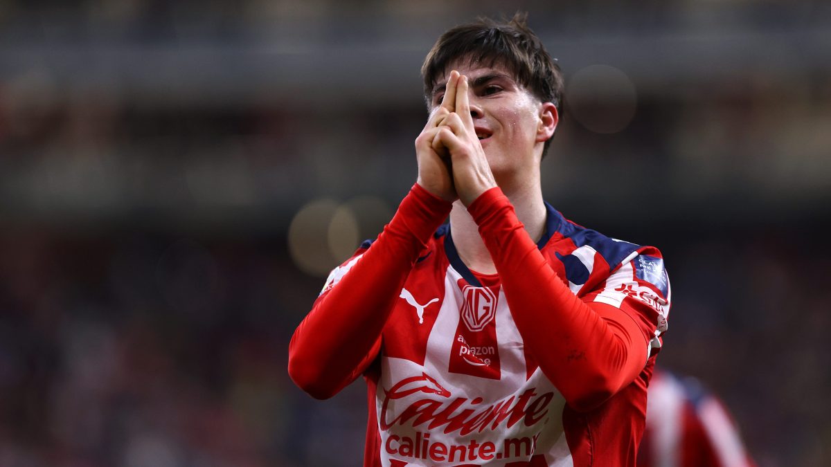 Armando González va por un récord de goles de Chicharito en Chivas