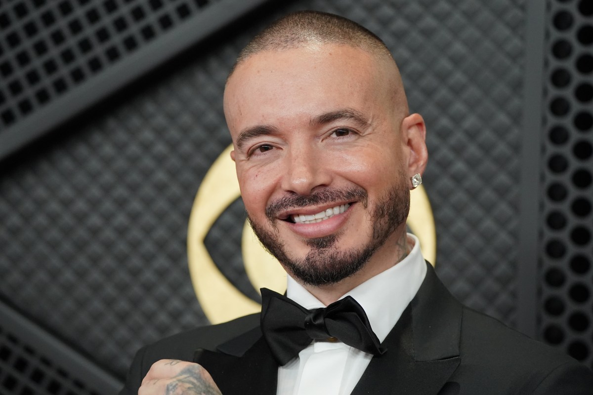 J Balvin dice que apoyará a Bad Bunny en el Super Bowl